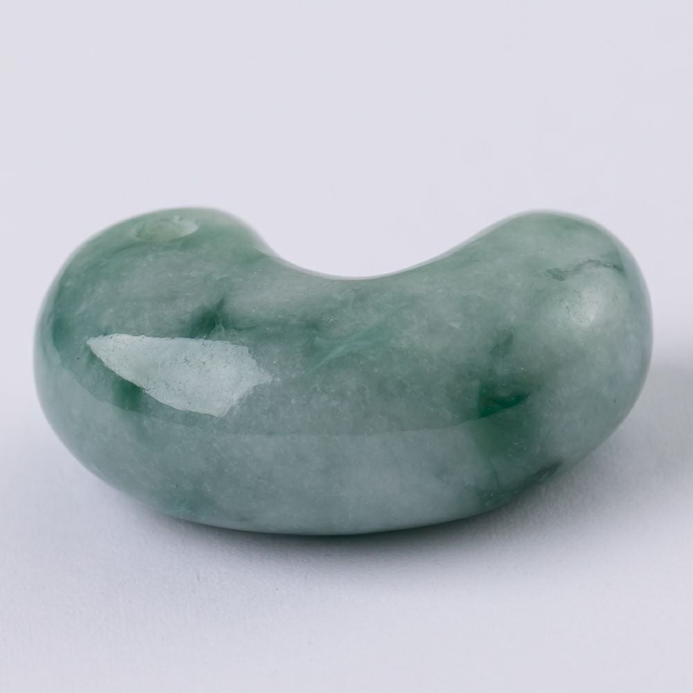 濃緑まだら模様・艶美麗】（高品質濃緑色ヒスイ）糸魚川天然翡翠勾玉