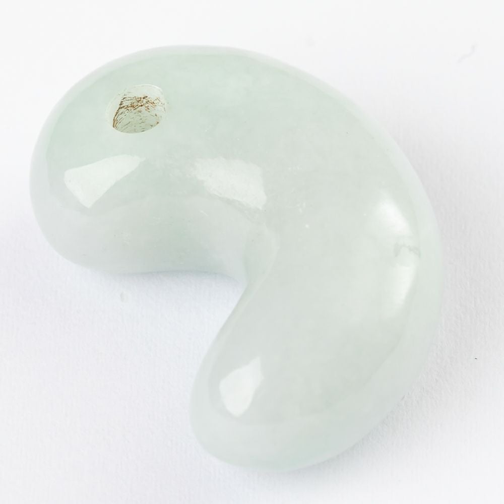 ✳アイスジェイド*淡緑色　１個お身近に　糸魚川翡翠ジェダイト勾玉 極上品　鑑別付 プレミアム・アイスジェイド・艶美麗】（プレミアム淡緑色ヒスイ