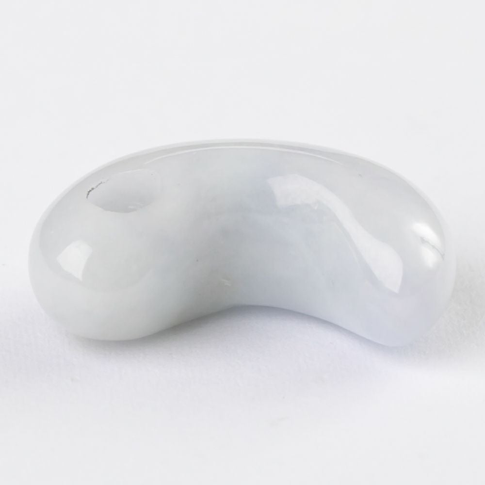 糸魚川　乳白翡翠勾玉 白いプチサイズ・透明感良し・艶良し】（高品質白色ヒスイ）糸魚川天然