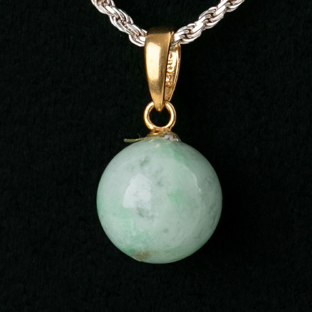 翡翠ペンダント