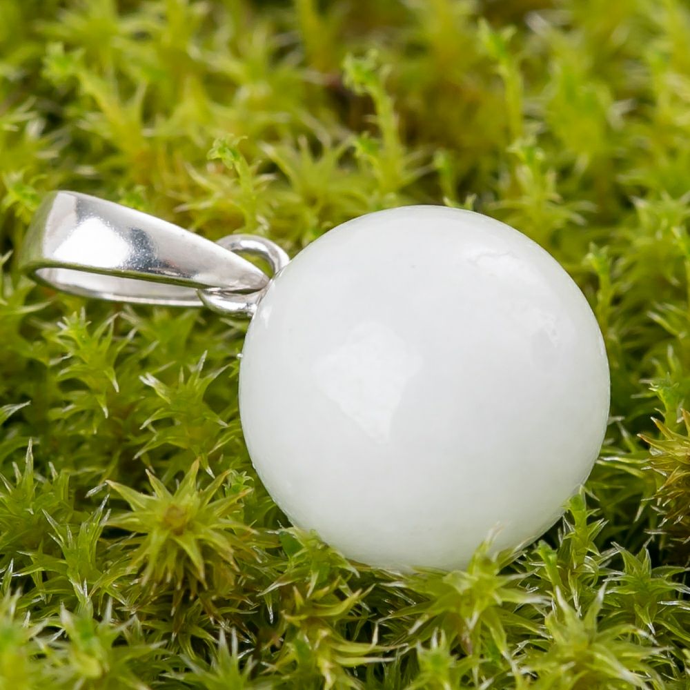 翡翠ペンダント