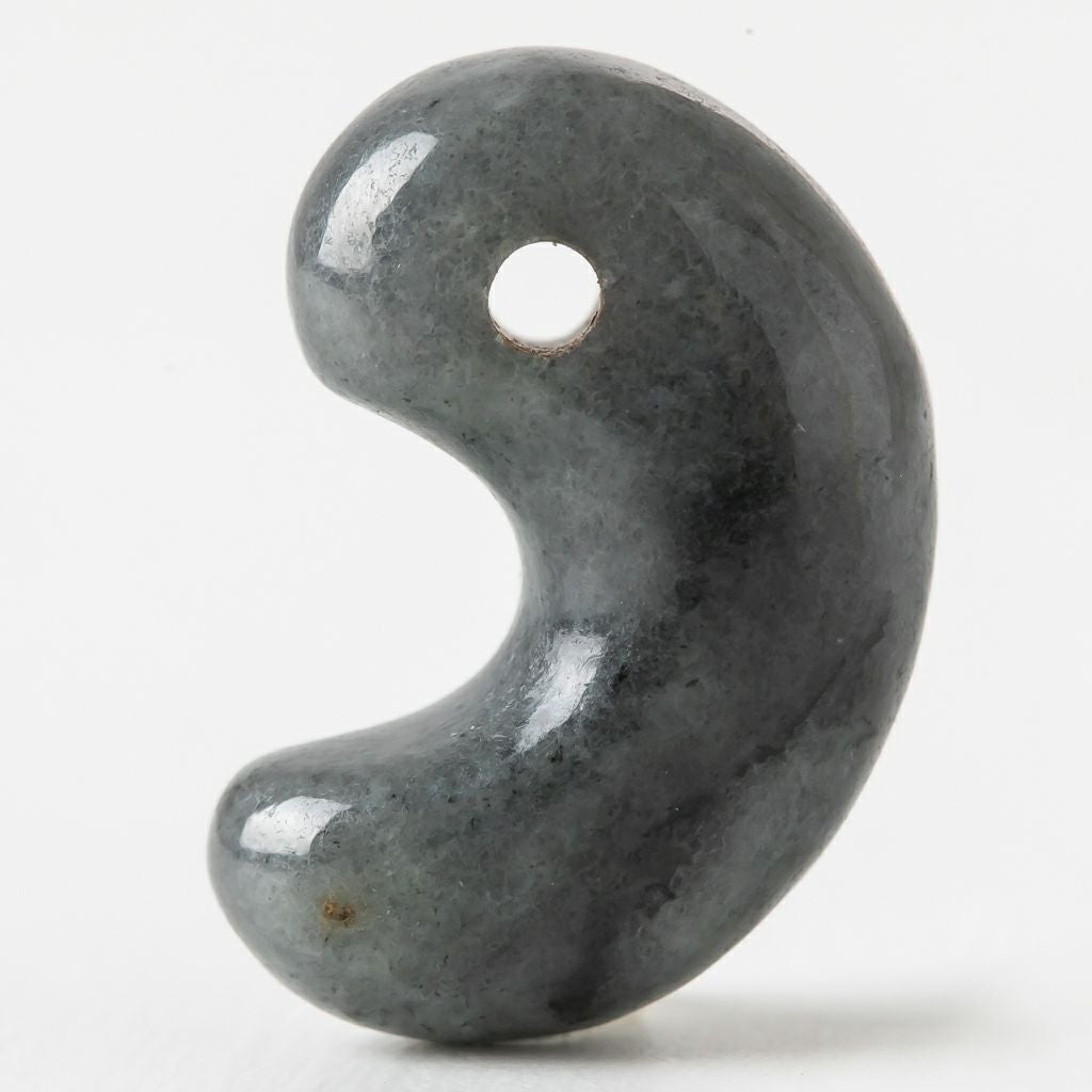 勾玉／黒・グレー色ヒスイ | 糸魚川翡翠工房こたき