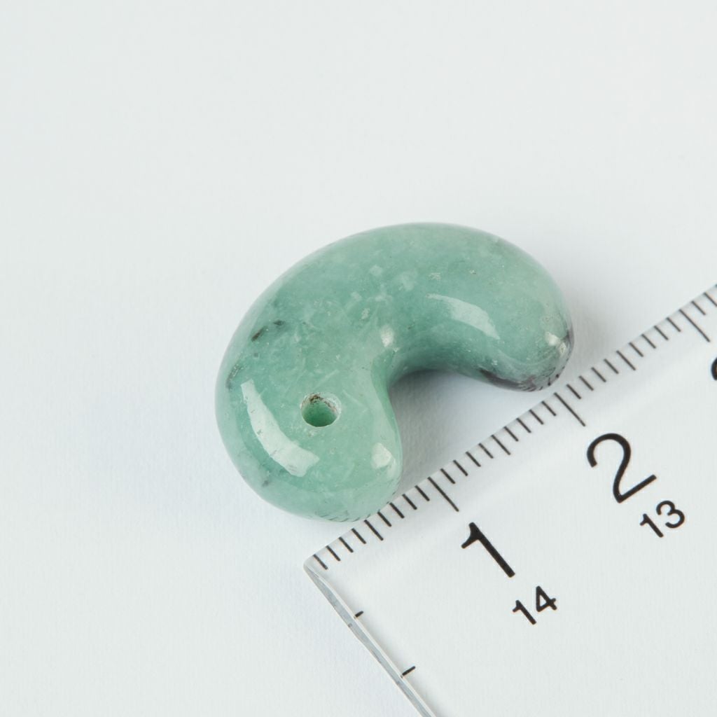 入コン沢・緑青色・艶美麗】（高品質緑青色ヒスイ）糸魚川天然翡翠勾玉