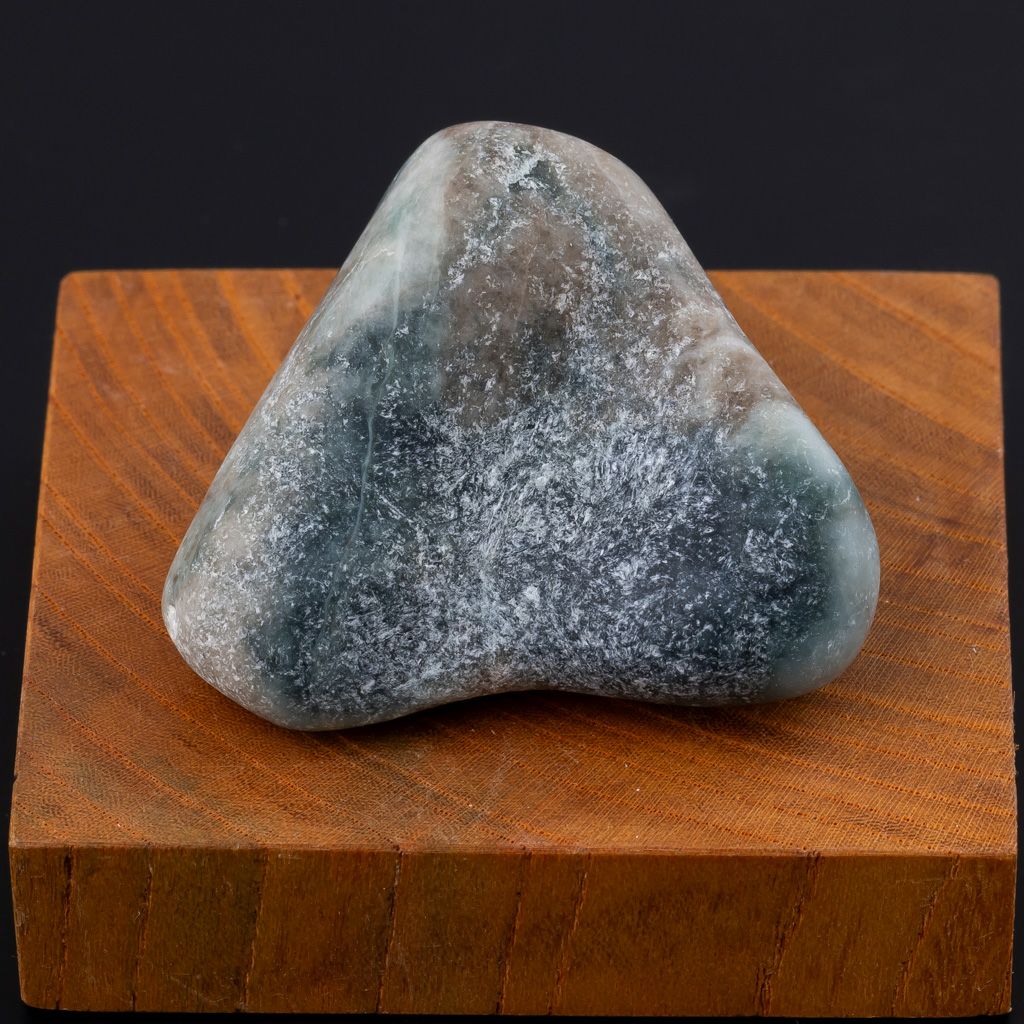 国産翡翠原石 多色　山形景 水石 1044g プレミアム・入コン沢・青緑色・101g】（プレミアム青色ヒスイ