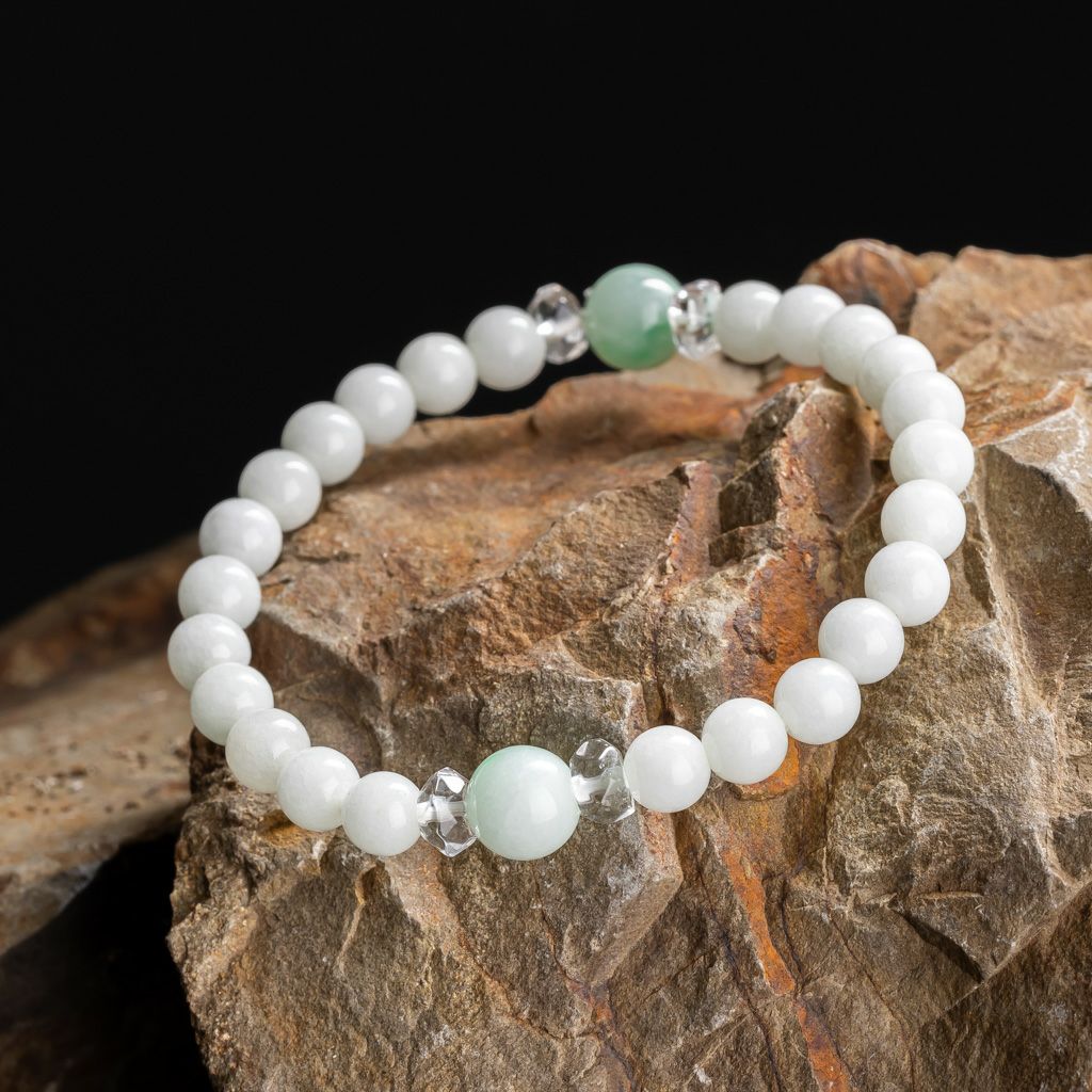 14cmサイズ・8mm玉と6mm玉＆水晶・透明感良し・艶美麗】（高品質淡緑色