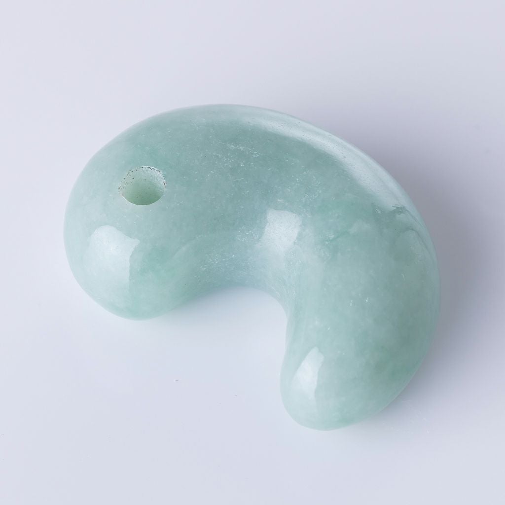 プレミアム・古代の勾玉・濃緑色・艶美麗】（プレミアム濃緑色ヒスイ
