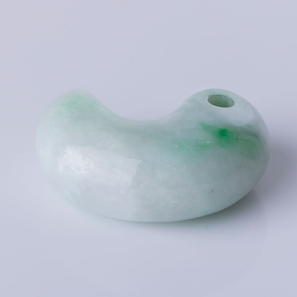 プレミアム・古代の勾玉・艶美麗】（プレミアム濃緑色ヒスイ）糸魚川