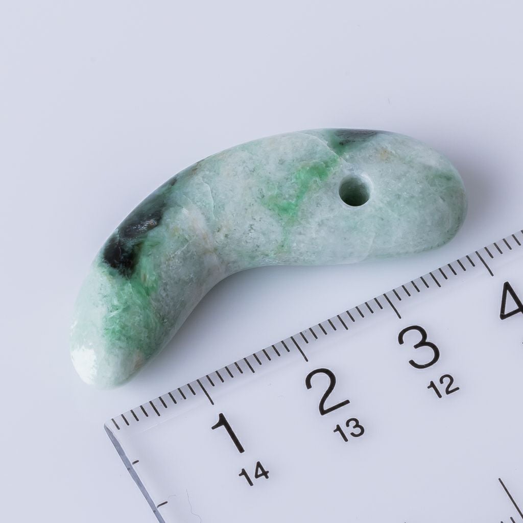鮮やかなマーブル・長細型・艶良し】（高品質濃緑色ヒスイ）糸魚川天然