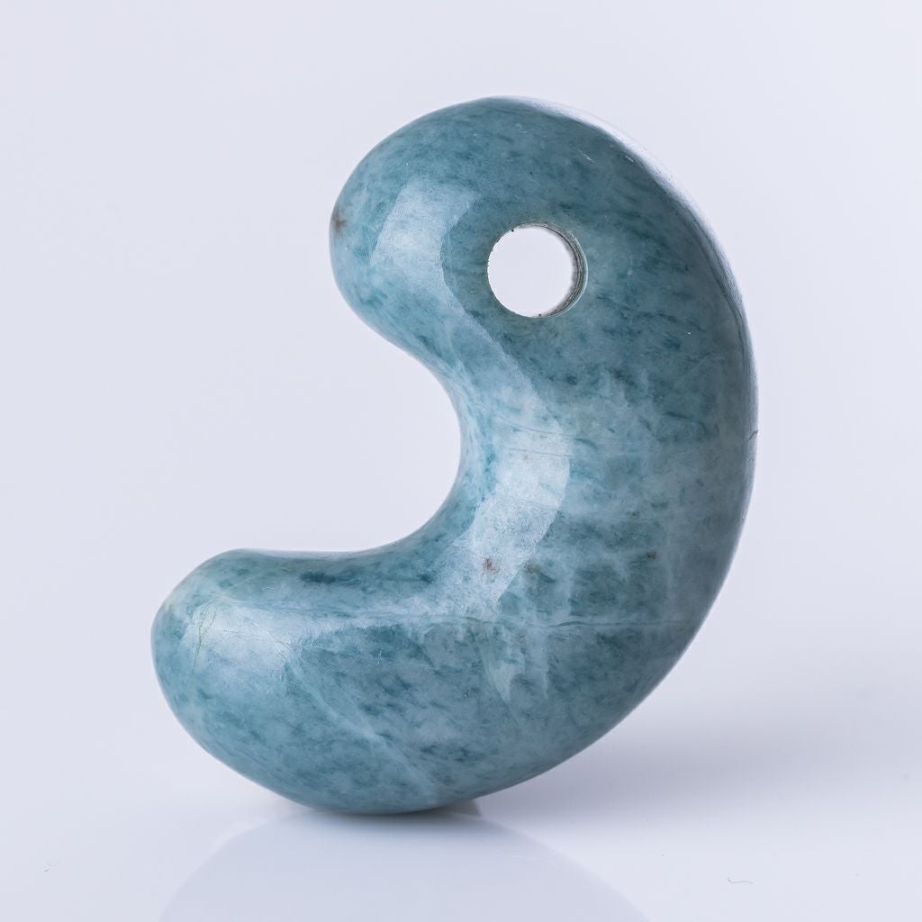 入コン沢・青色・艶美麗】（高品質青色ヒスイ）糸魚川天然翡翠勾玉