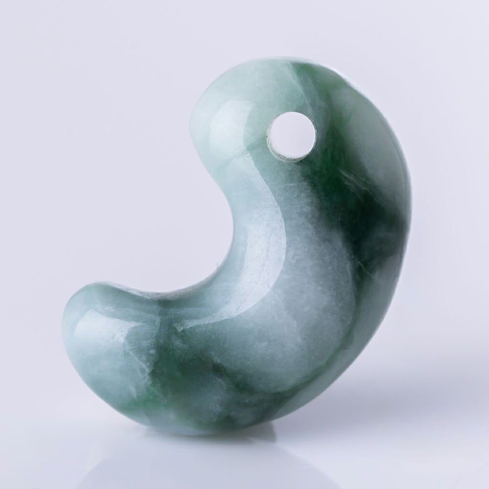 翡翠勾玉