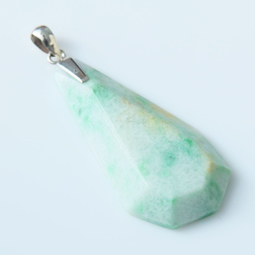 翡翠ペンダントアクセサリー
