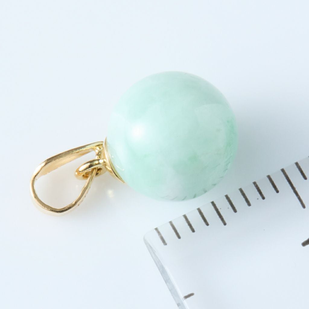 翡翠ペンダント