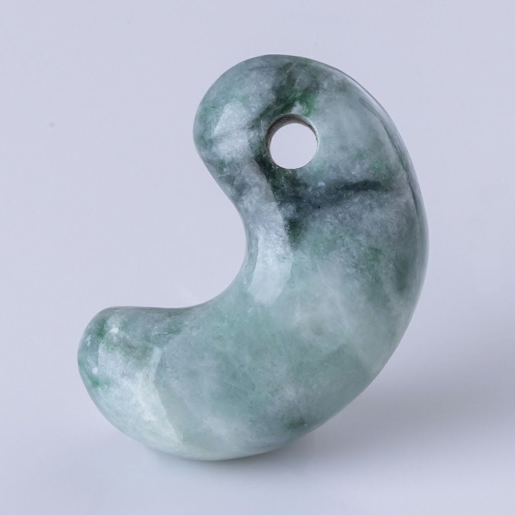 糸魚川翡翠　勾玉　大玉 濃緑色・艶美麗】（高品質濃緑色ヒスイ）糸魚川天然翡翠勾玉 | 糸魚川