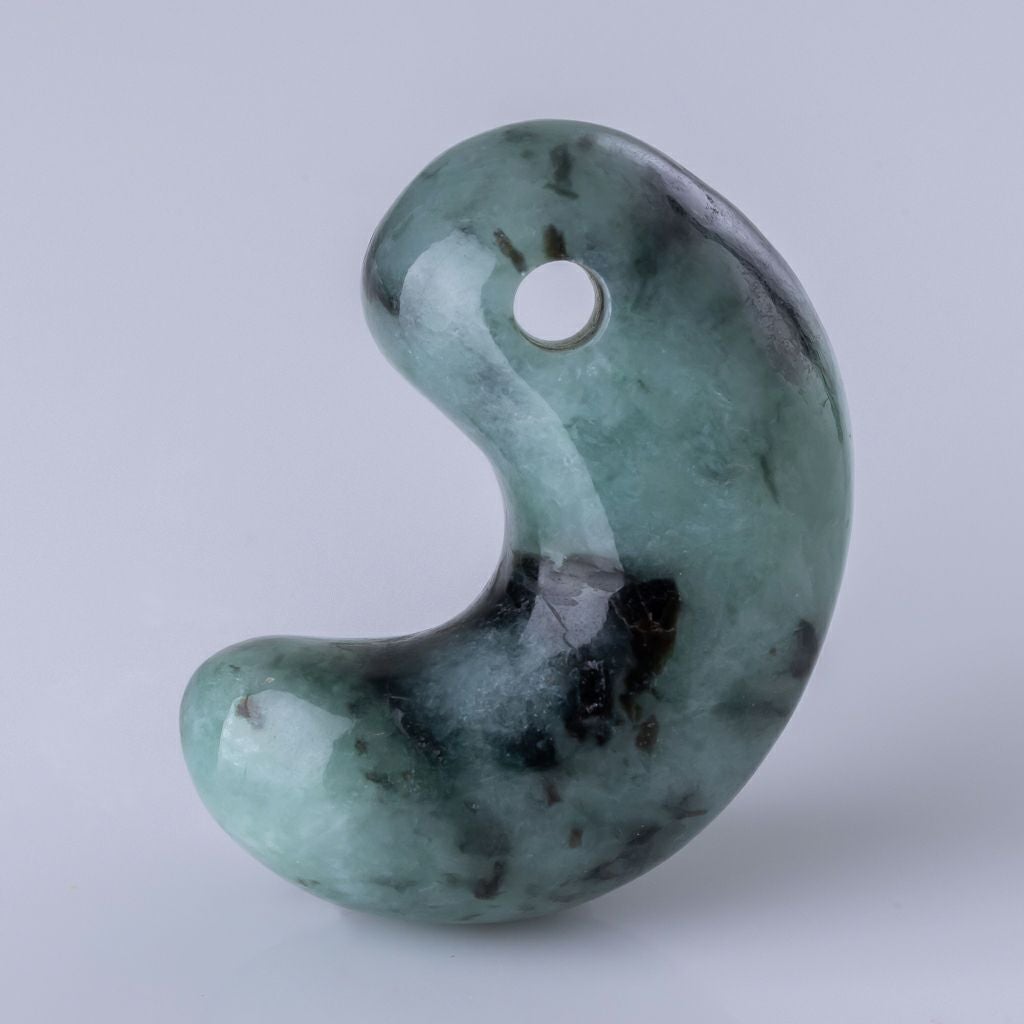 勾玉-翡翠勾玉｜《公式》糸魚川翡翠工房こたき