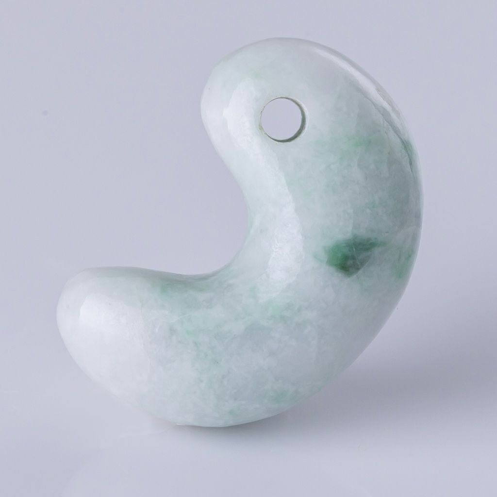 勾玉／淡緑色ヒスイ | 糸魚川翡翠工房こたき