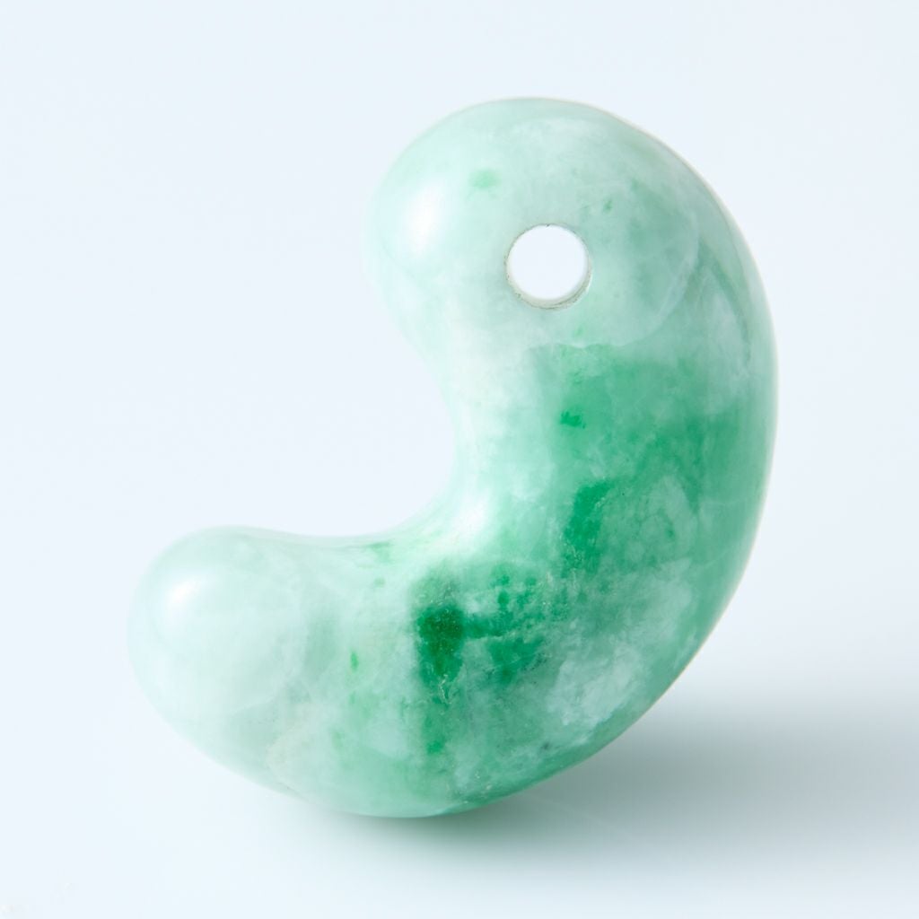 プレミアム・若草色・艶美麗】（プレミアム濃緑色ヒスイ）糸魚川天然