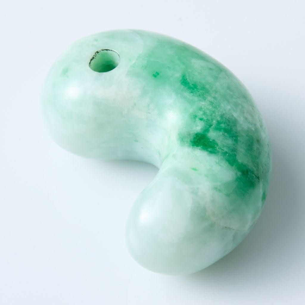 プレミアム・若草色・艶美麗】（プレミアム濃緑色ヒスイ）糸魚川天然