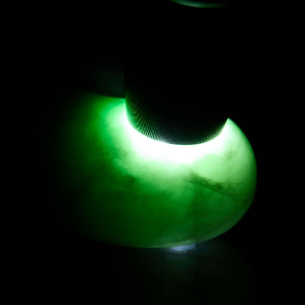 プレミアム・若草色・艶美麗】（プレミアム濃緑色ヒスイ）糸魚川天然