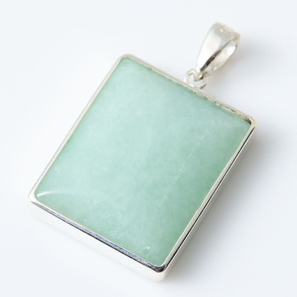 翡翠ペンダント