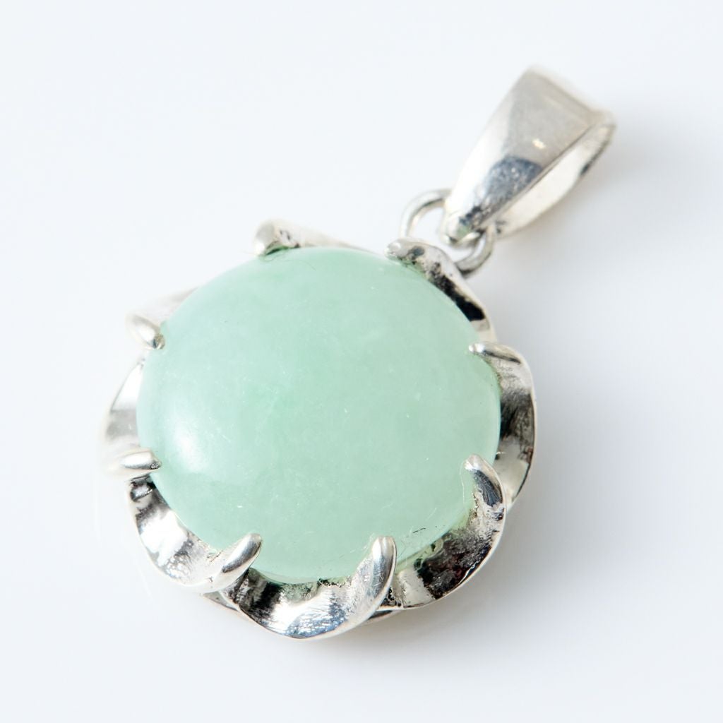 翡翠ペンダント