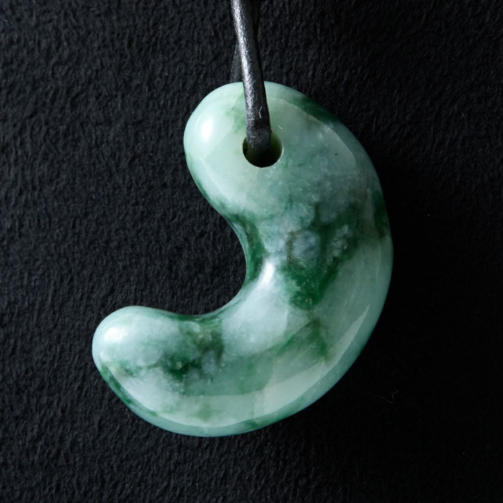 翡翠ペンダント