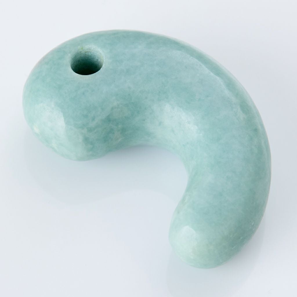 青緑色・艶良し】（高品質濃緑色ヒスイ）糸魚川天然翡翠勾玉 | 糸魚川
