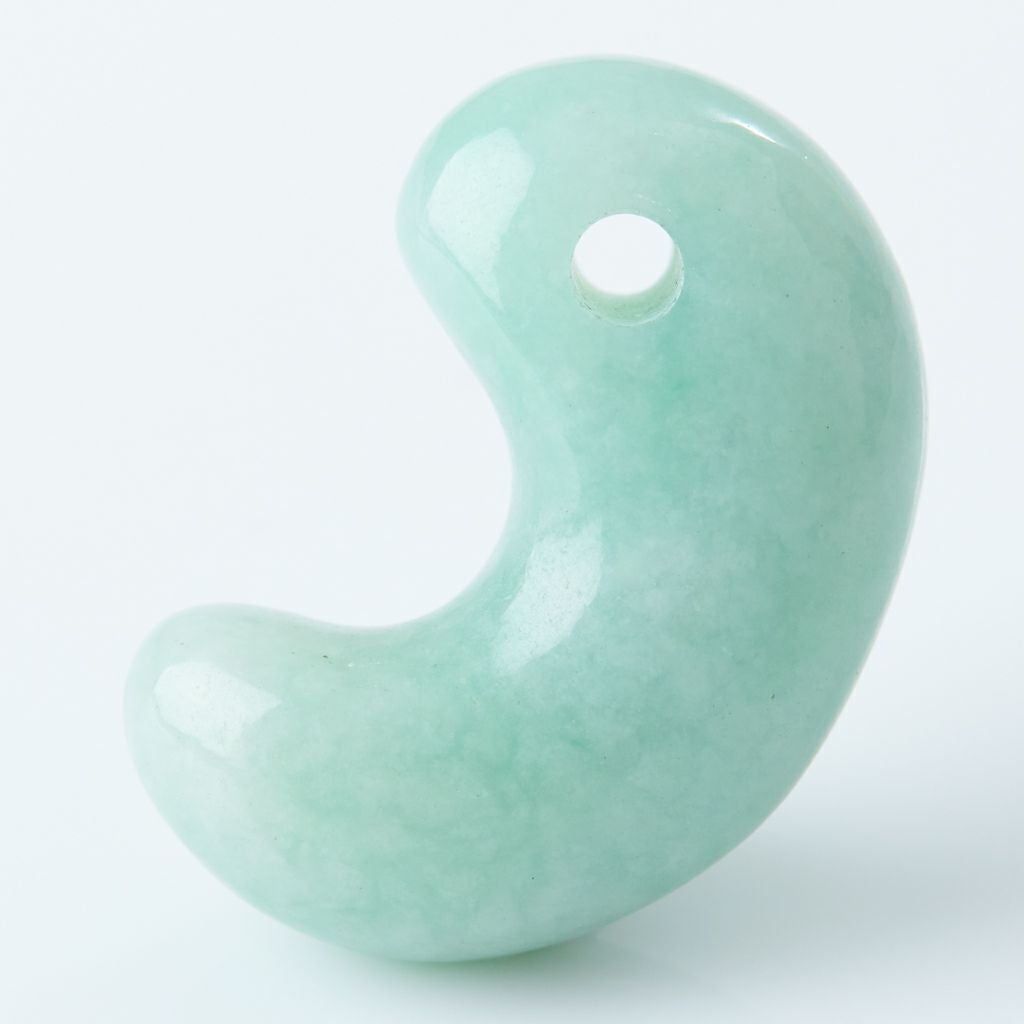 勾玉／淡緑色ヒスイ | 糸魚川翡翠工房こたき