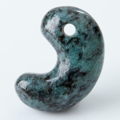 翡翠勾玉