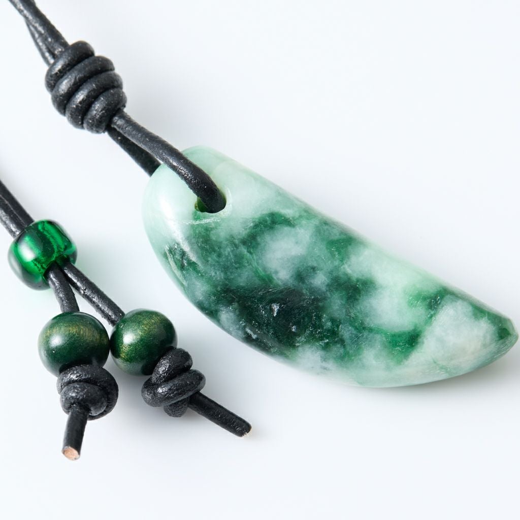 翡翠ペンダント