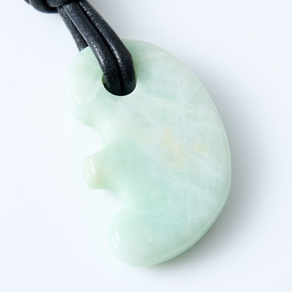 翡翠ペンダント