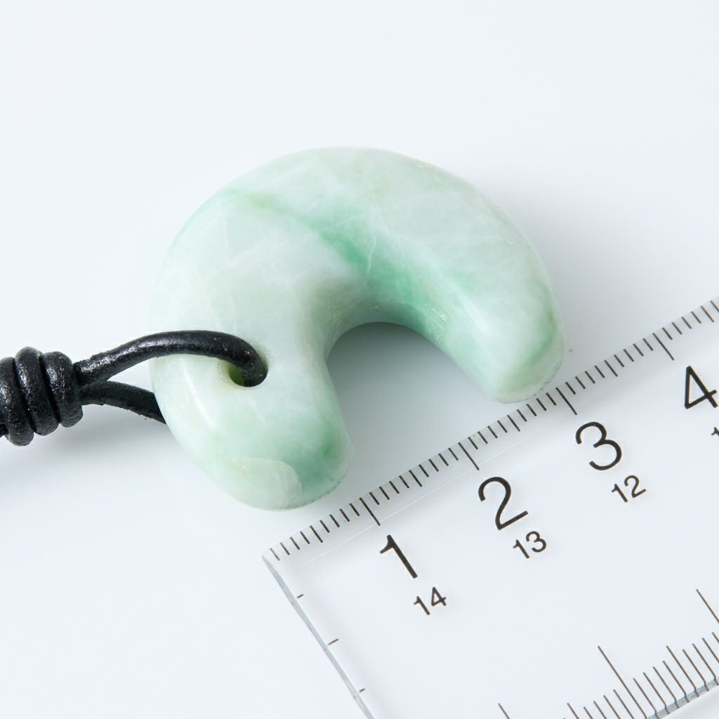 翡翠ペンダント