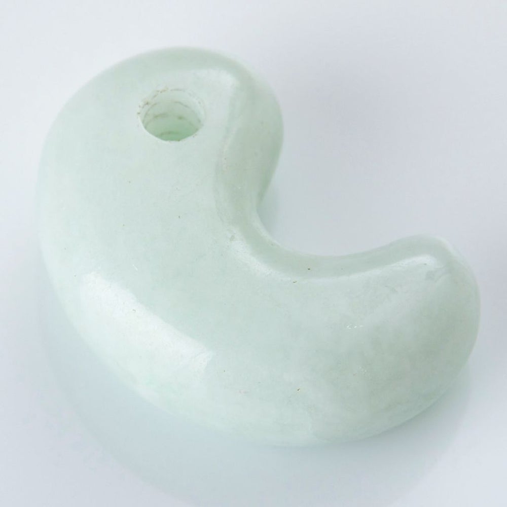 翡翠勾玉