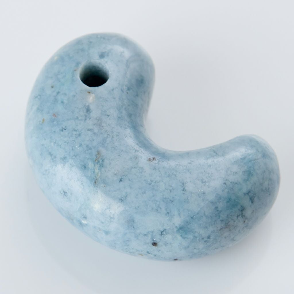 濃い青灰色・艶良し】（高品質青色ヒスイ）糸魚川天然翡翠勾玉