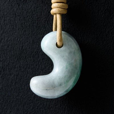 翡翠ペンダント