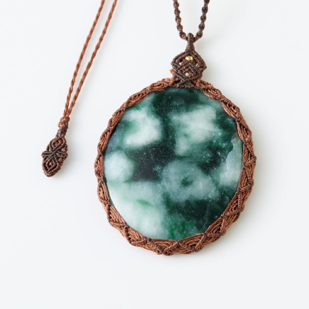 翡翠ペンダント
