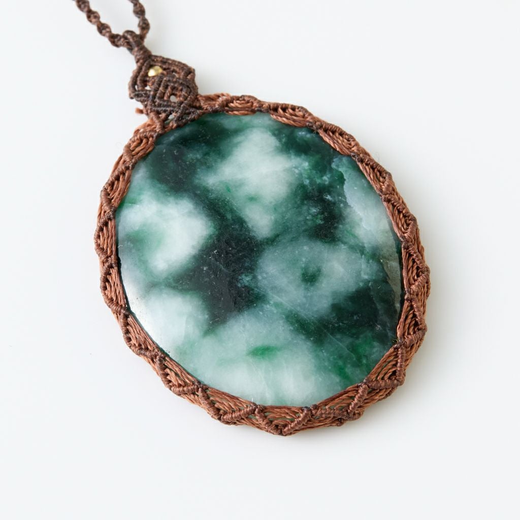 翡翠ペンダント