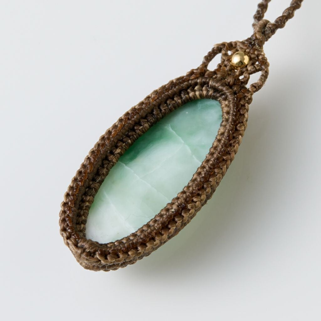 翡翠ペンダント