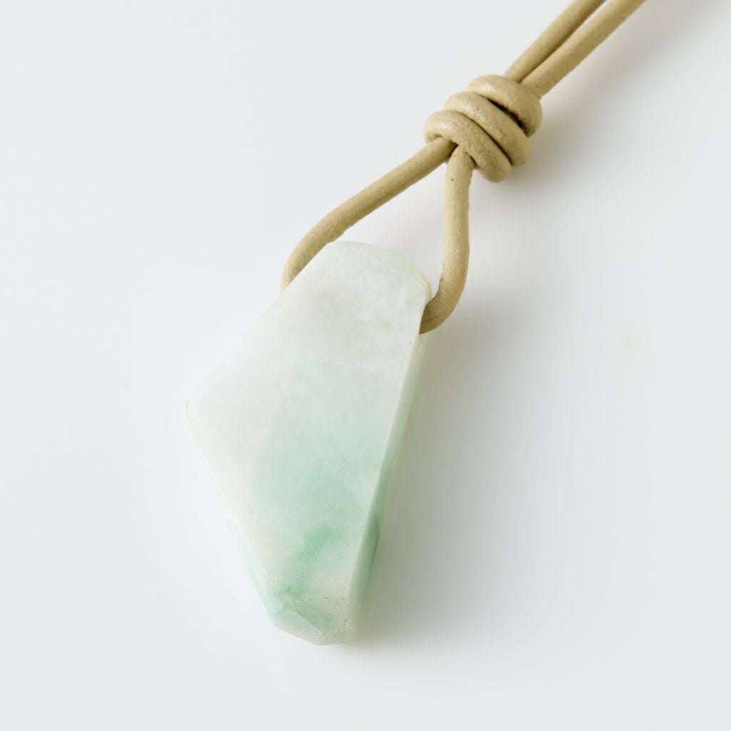 翡翠ペンダント