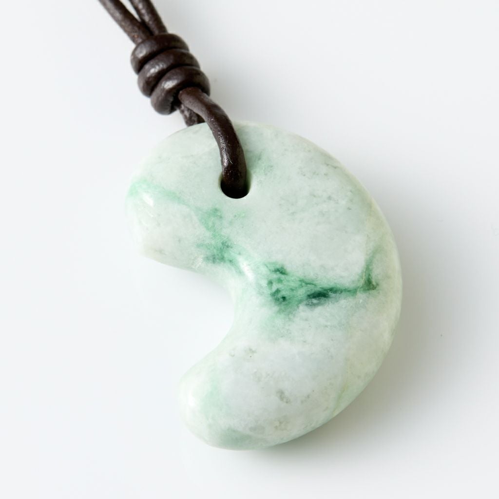 翡翠ペンダント