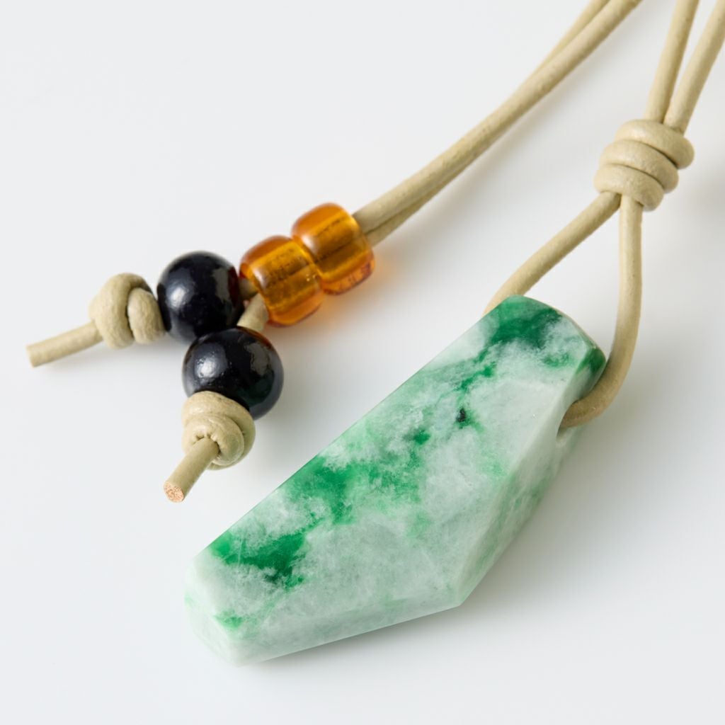 翡翠ペンダント