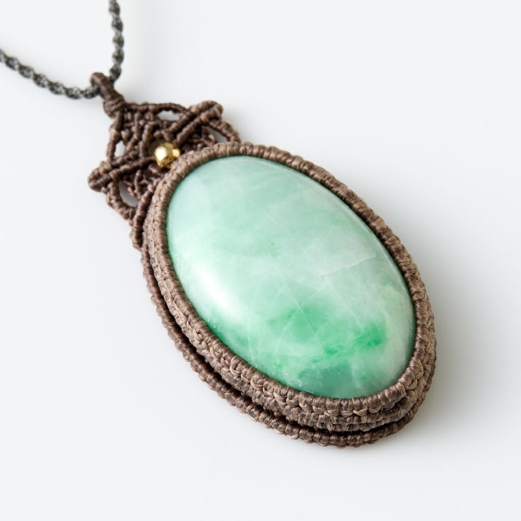 翡翠ペンダント