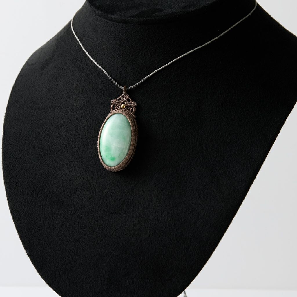 翡翠ペンダント