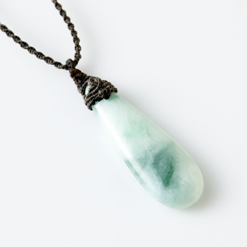 翡翠ペンダント