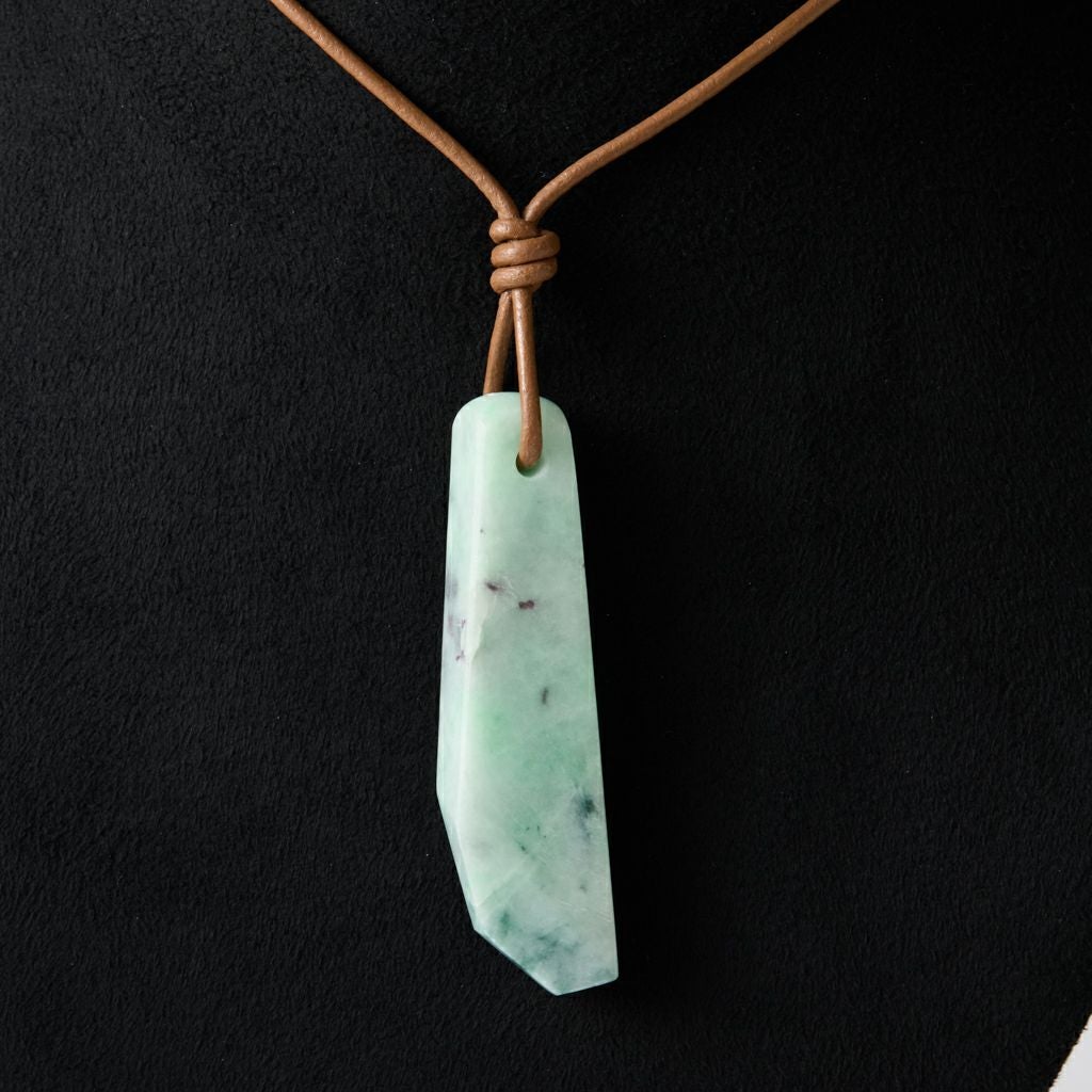 翡翠ペンダント