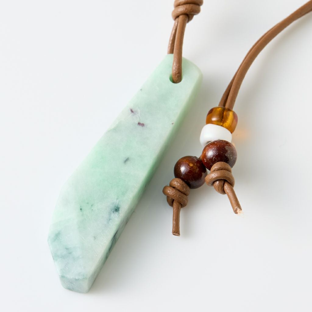 翡翠ペンダント