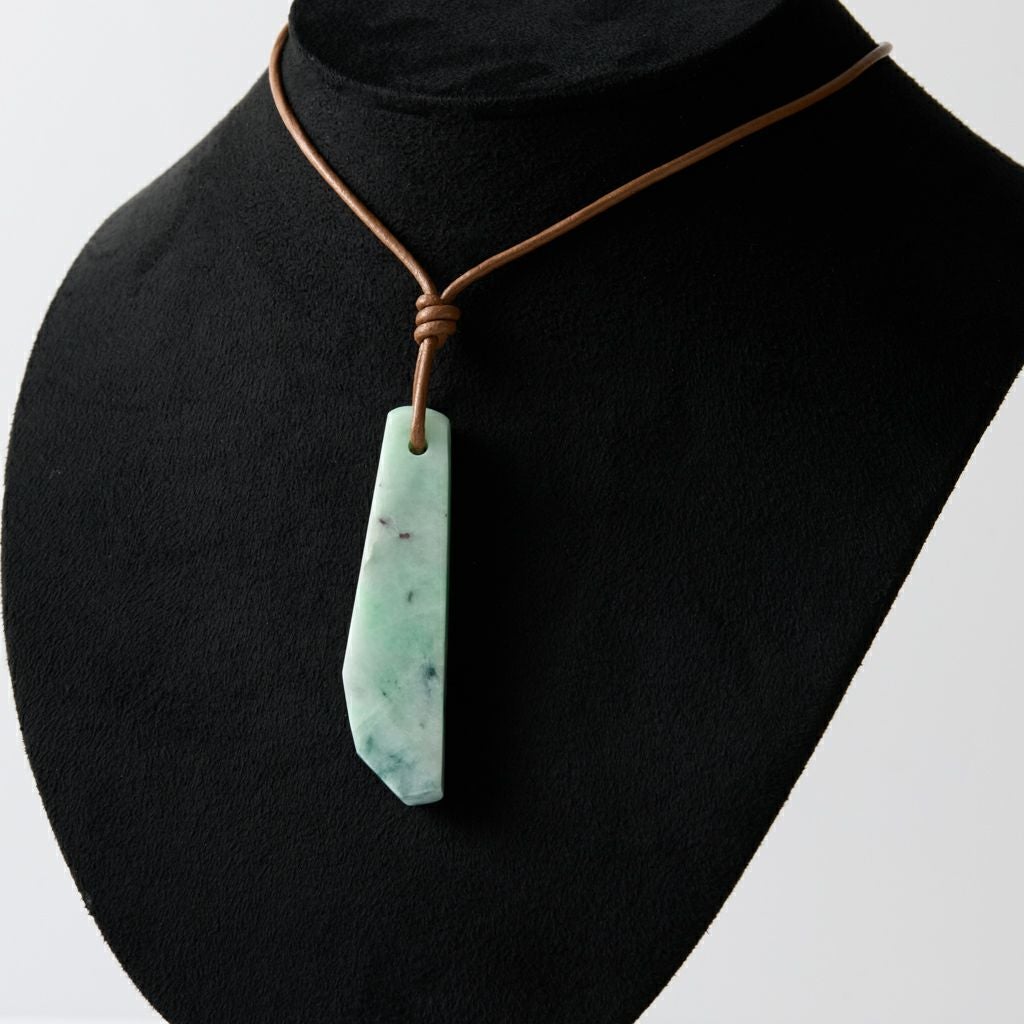 翡翠ペンダント