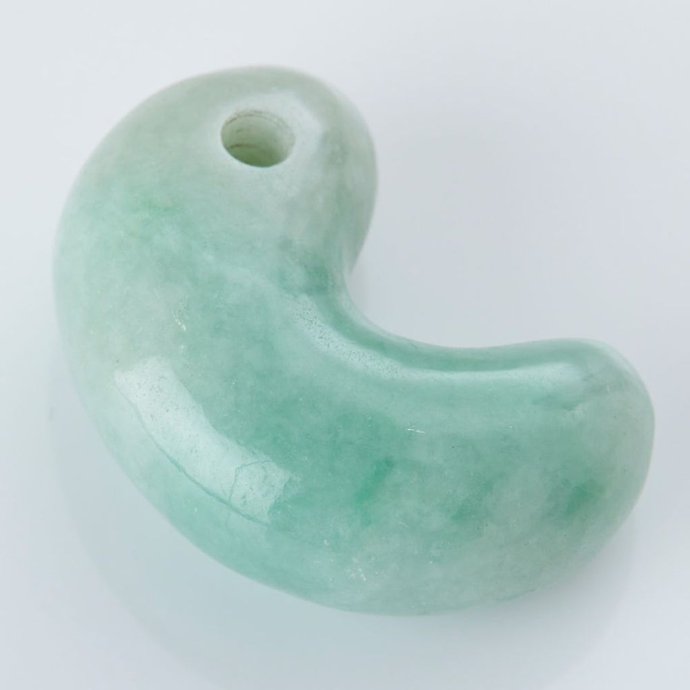 翡翠勾玉