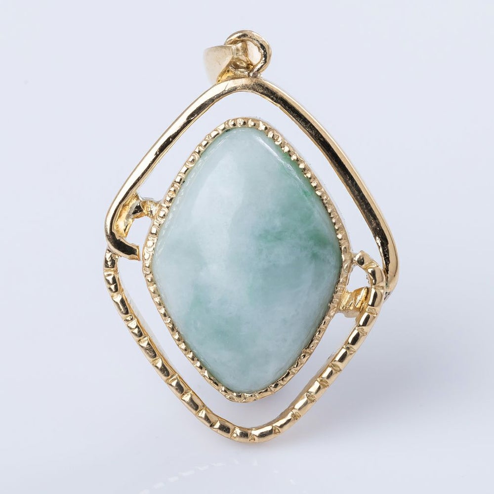 翡翠ペンダント