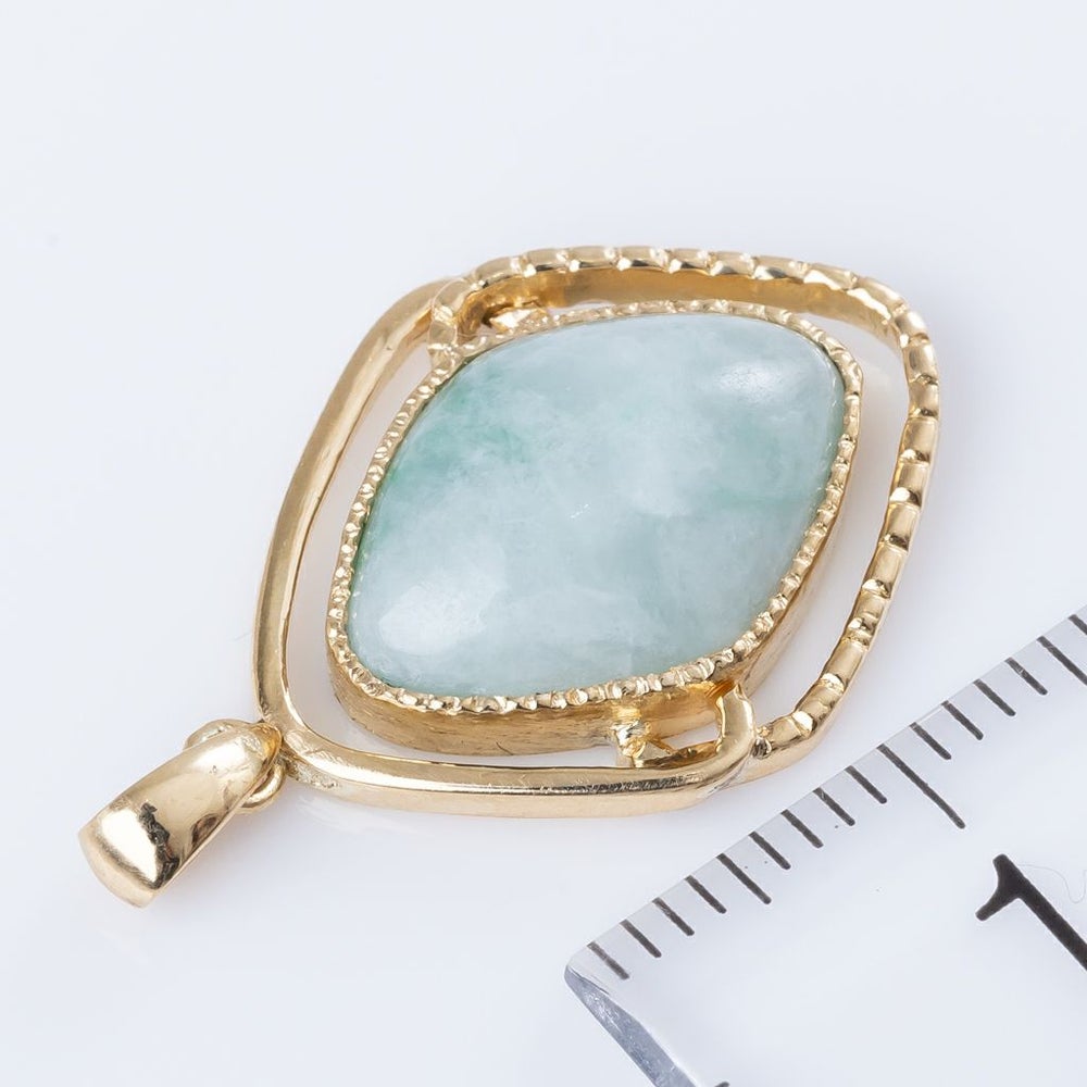 翡翠ペンダント