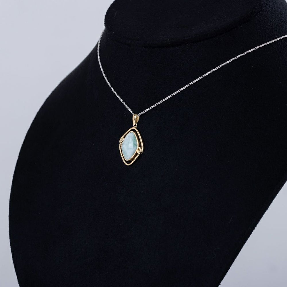 翡翠ペンダント